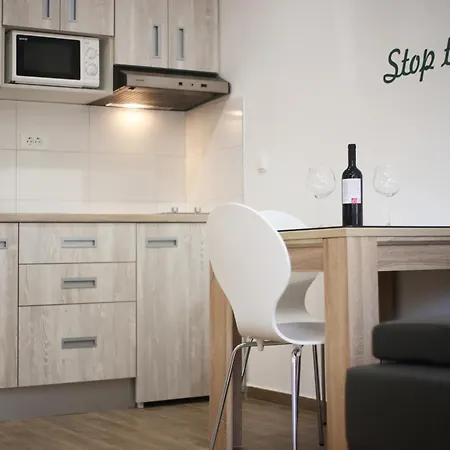Apartman 4 In *