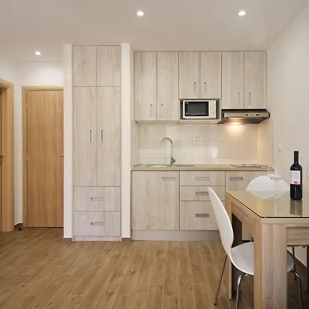 4 In Apartment Split